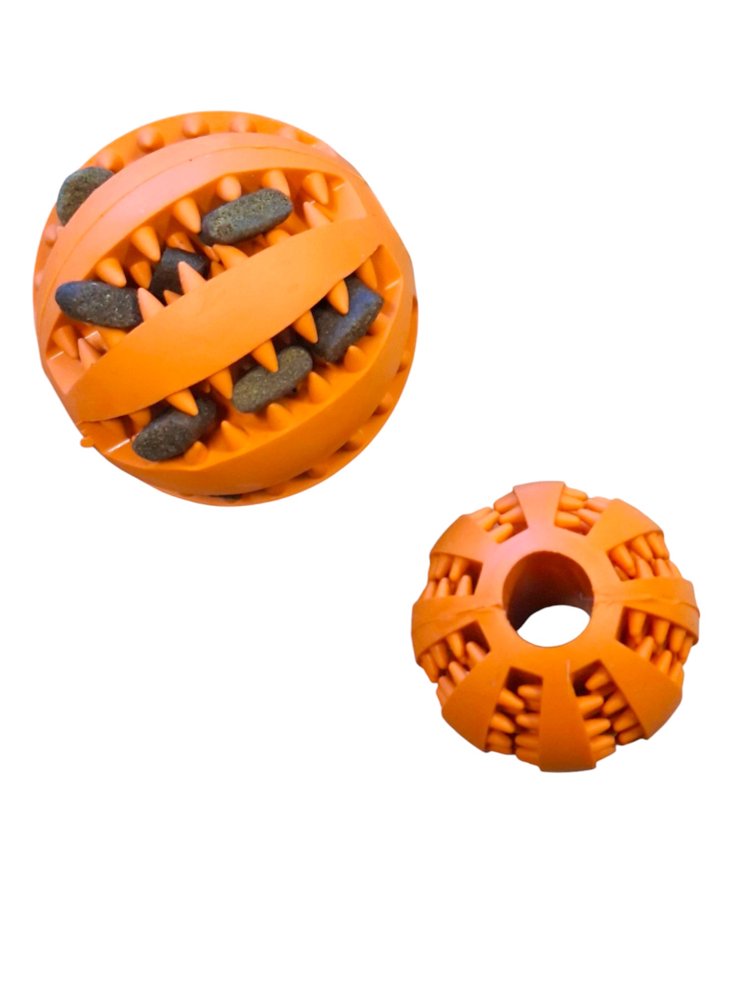 Zahnpflegeball für Hunde in Orange mit kleinen Öffnungen zur Aufnahme von Leckerlis, fördert Kaubelastung und Zahnreinigung.