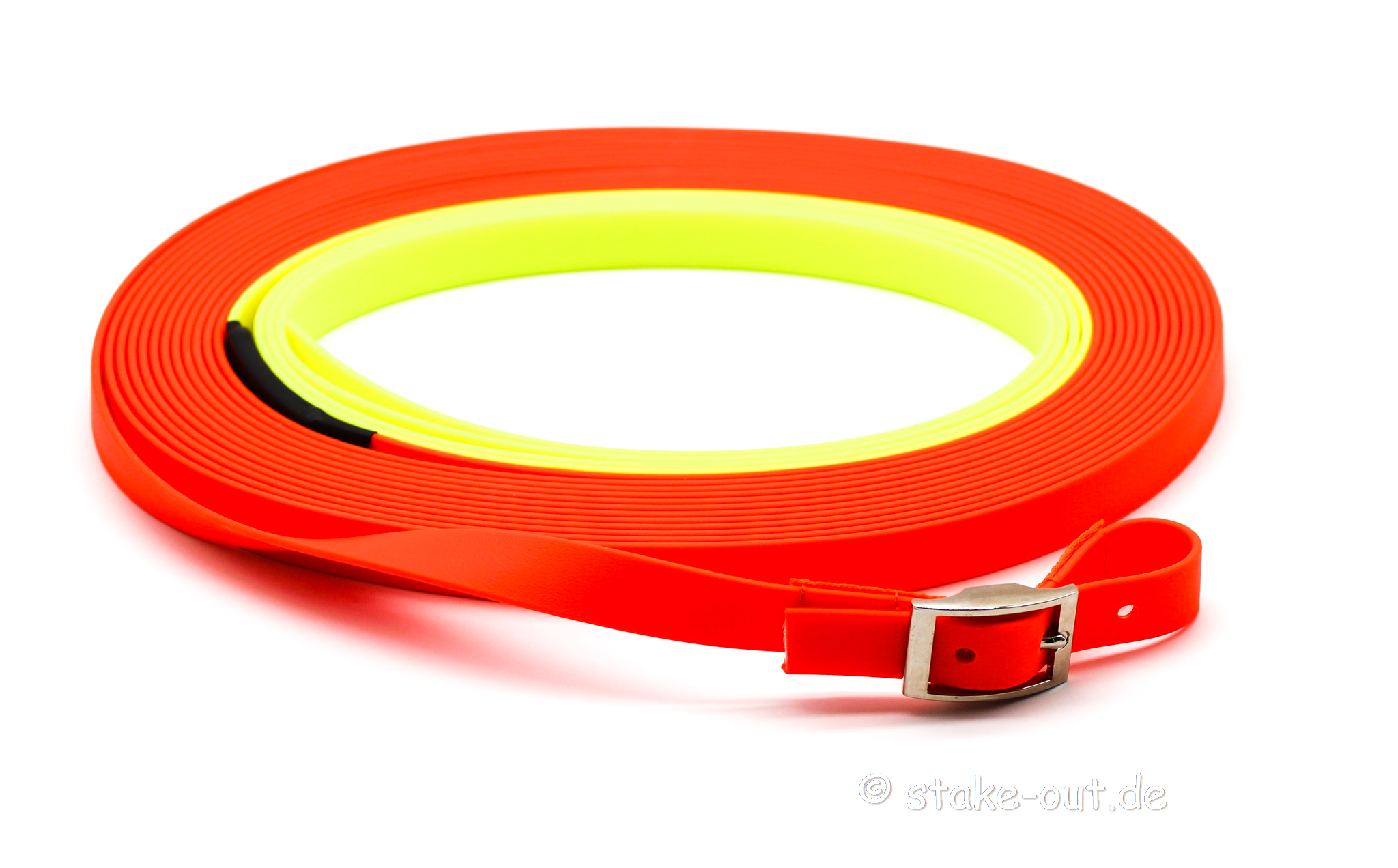 biothane schweissleine in orange und gelb mit metallschließe auf weißem hintergrund