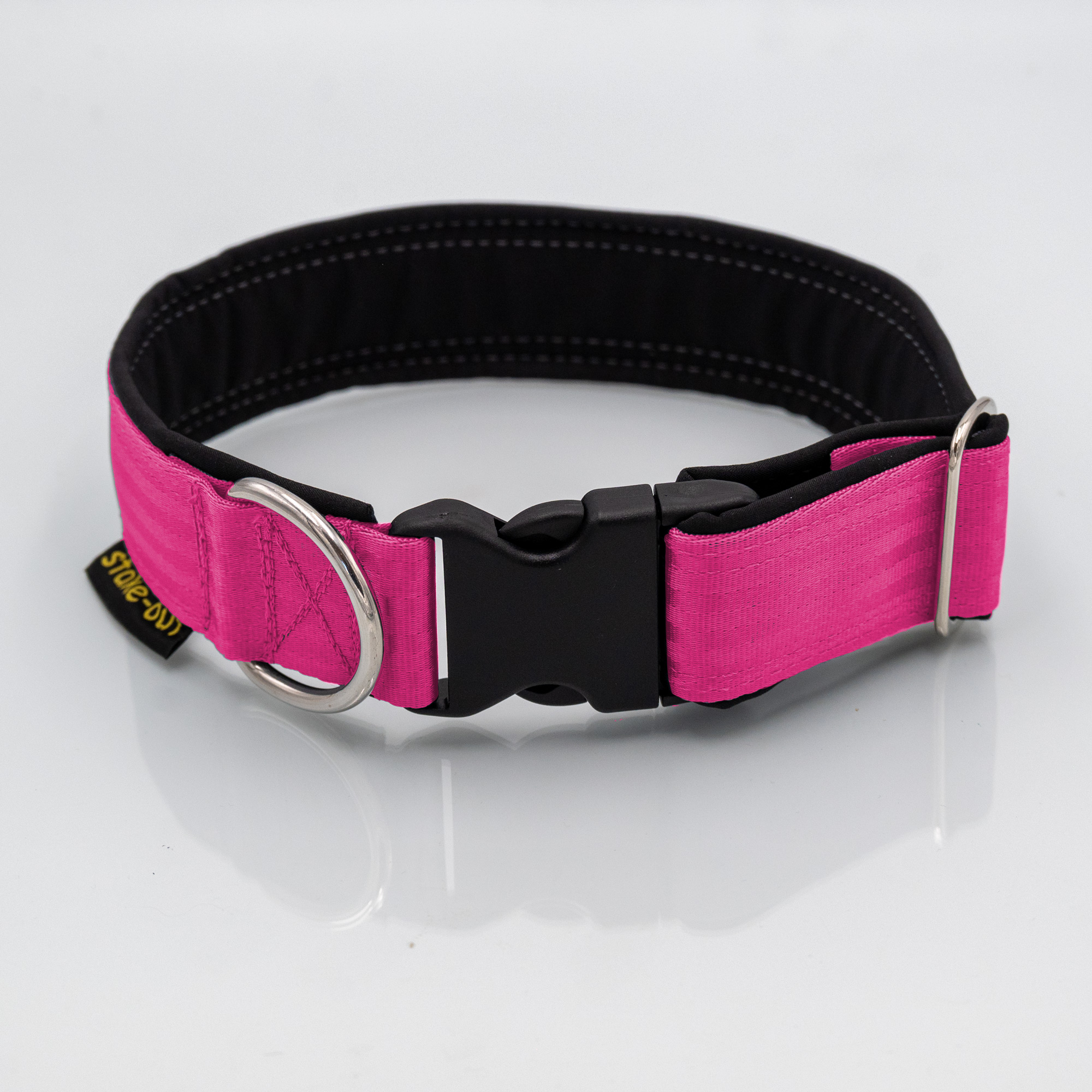 Sicherheitsgurt-Hundehalsband Pink/Schwarz – Detailansicht