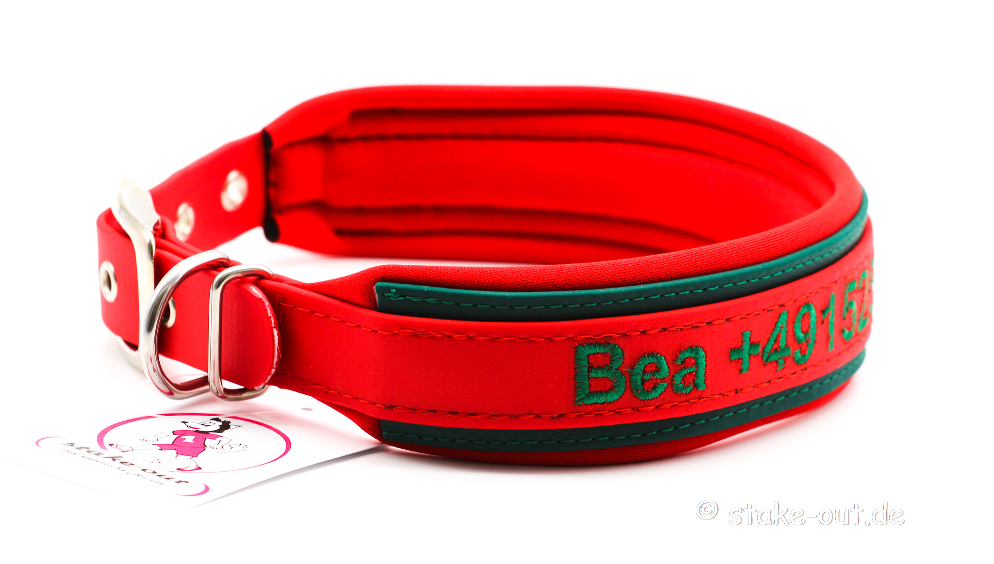 Besticktes Biothane-Hundehalsband in Rot mit Softshell-Polsterung und Gürtelschnalle