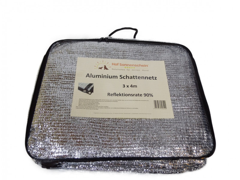 Aluminium Schattennetz 3 × 4 m von Hof Sonnenschein, gefaltet in transparenter Transporttasche mit Etikett und Angabe der Reflektionsrate von 90 Prozent.