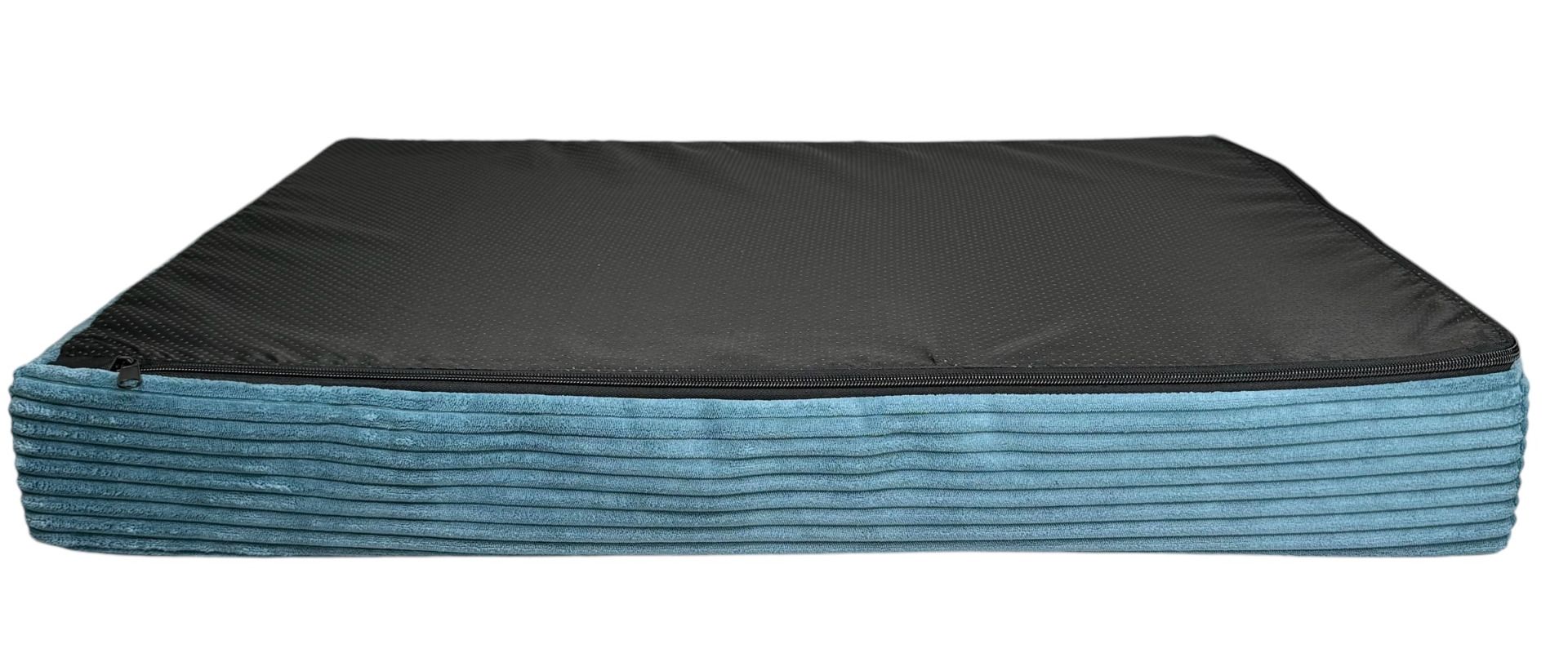 Orthopädische Hundematte San Marino in Azurblau mit rutschfester schwarzer Unterseite und Reißverschluss