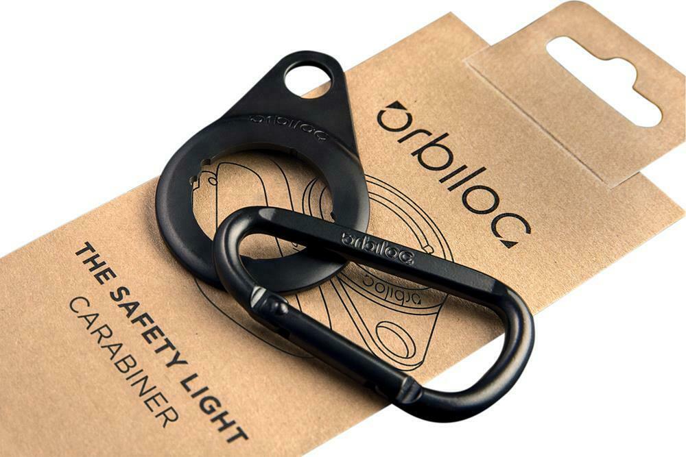 Orbiloc Carabiner Halterung für Sicherheitslicht, bestehend aus schwarzem Karabiner und Befestigungsring auf brauner Verpackung mit Produktbezeichnung.