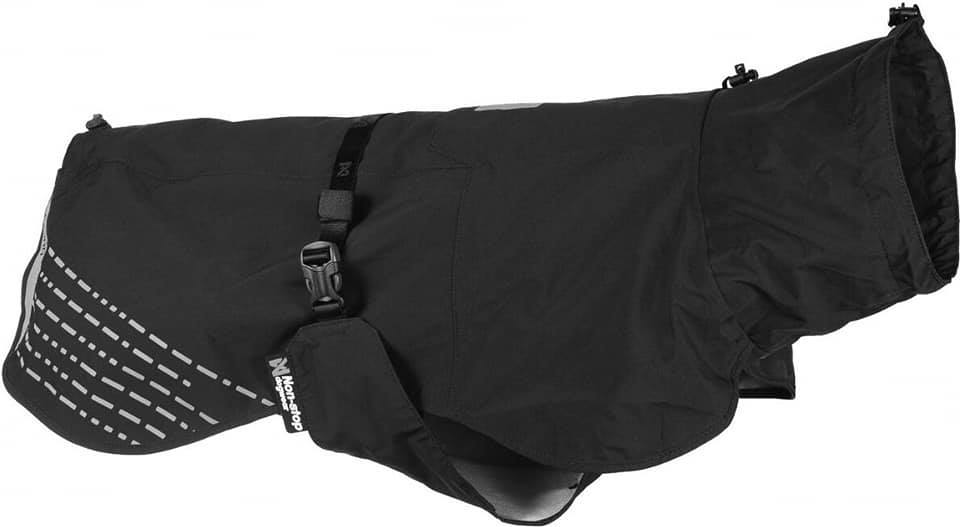 Nonstop Dogwear Fjord Regenmantel in Schwarz, robuster Regenschutz für Hunde mit optimaler Bewegungsfreiheit.