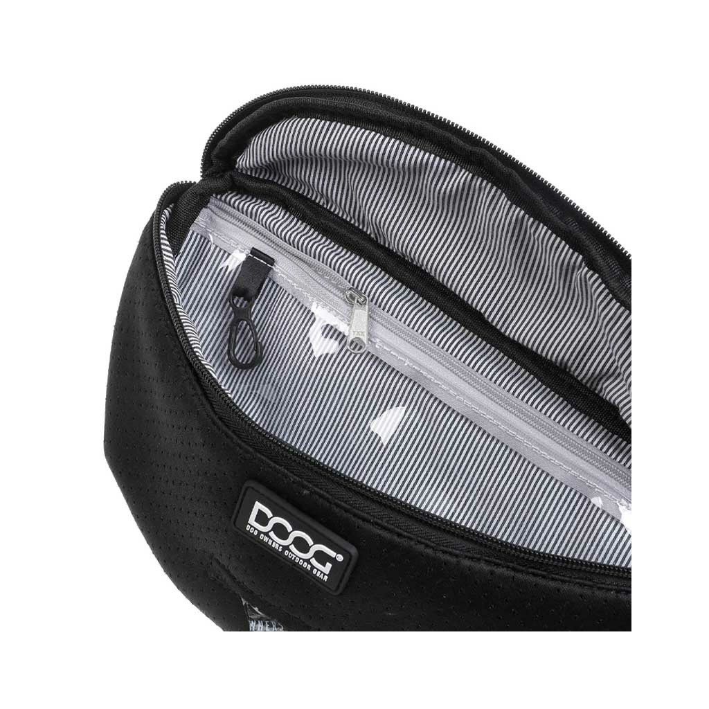 DOOG Gürteltasche in Schwarz mit Innenfächern und Reißverschluss – Detailansicht des Innenraums